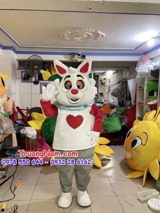 mascot thỏ cute mang áo trái tim